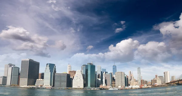 Panoramiczny Widok Budynki Wieżowce Manhattanie Widok Brooklyn Bridge Park Nowy — Zdjęcie stockowe