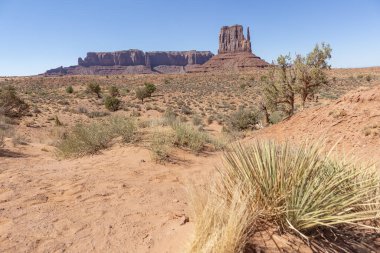ABD 'deki Monument Valley Ulusal Parkı' nda inanılmaz bir gün batımı.