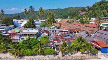 Phi Phi Adası Limanı ve Tonsai İskelesi, Tayland.