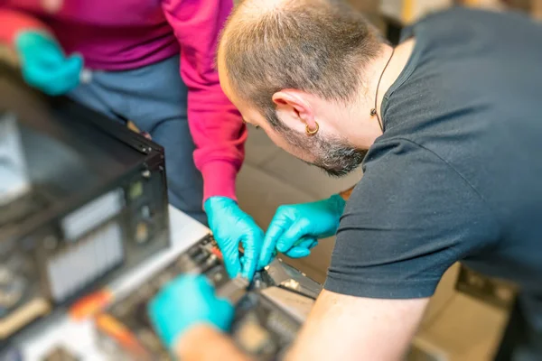 Personal Computer Technicians Mounting Ssd Drive Motherboard Socket Assembling — Stock Photo, Image
