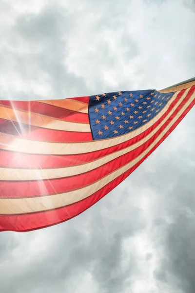 Flag United States Sunflare Cloudy Sky Usa Patriotism Concept Backlit — Stock Photo, Image