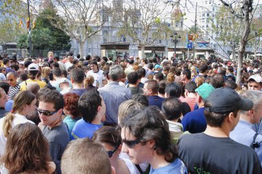 VALENCIA, İspanya - 3 Mart 2007: Valencia 'nın Fallas festivali için Belediye Meydanı' ndaki turistler ve yerel halk.
