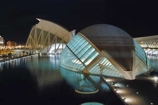 Valencia España Marzo 2007 Moderna Arquitectura Urbana Una Hermosa Noche — Foto de Stock