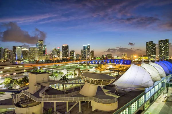 Hafen Von Miami Mit Skyline Der Innenstadt Bei Sonnenuntergang Florida — Stockfoto