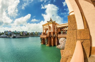 NASSAU, BAHAMAS - Şubat 2012 Atlantis Paradise Island Resort. Tatil köyünün maliyeti 800 milyon dolar. Kayıp şehir Atlantis efsanesini canlandırmak için..
