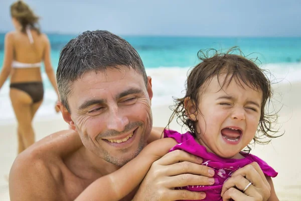 Happy Cute Young Girl Her Father Arms Crying Beach — Stock Photo, Image