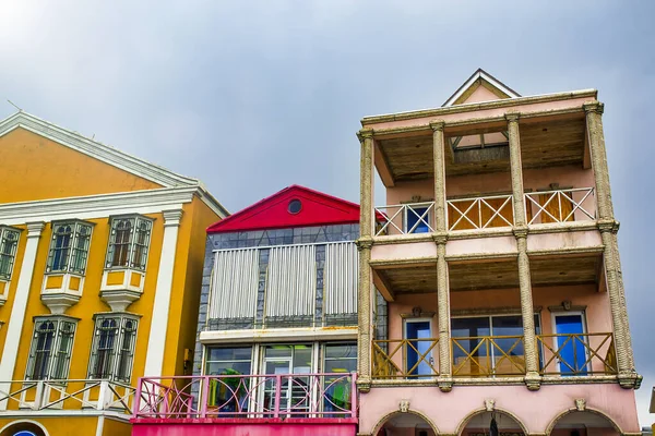 巴哈马拿骚五彩斑斓的建筑物 — 图库照片