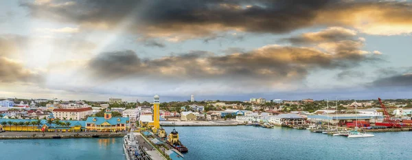 Nassau Ufuk Çizgisi Bahamalar Muhteşem Panoramik Gün Batımı Görüntüsü — Stok fotoğraf