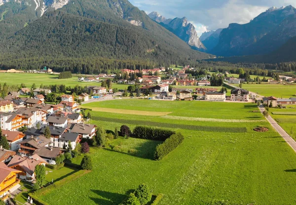 Hermosa Vista Panorámica Del Dobbiaco Temporada Verano Toblach Dolomitas Italianas — Foto de Stock