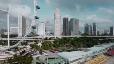 ŞARKI - 2 Ocak 2020 Singapur feribot tekerindeki havadan siluet. İHA 'dan gökdelenler görünümü