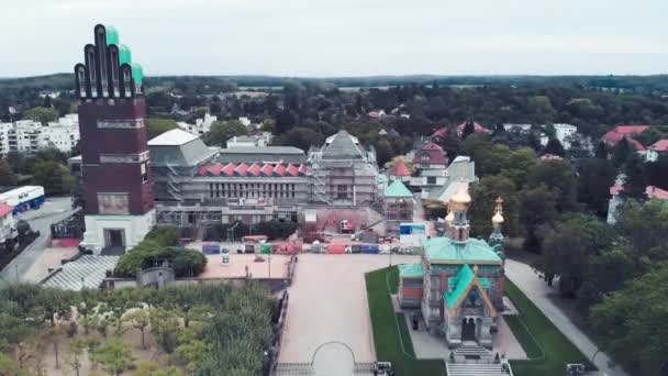 Darmstadts Orthodoxe Kirche im Sommer, Deutschland. Blick von der Drohne — Stockvideo