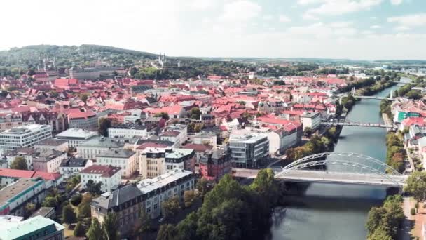 Bamberg under sommarsäsongen, Tyskland. Utsikt från drönare — Stockvideo