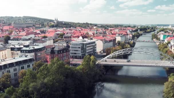 Bamberg v letní sezóně, Německo. Pohled z dronu — Stock video