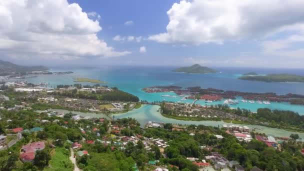 Mahe bergen en kustlijn, prachtig uitzicht vanuit de lucht, Seychellen — Stockvideo