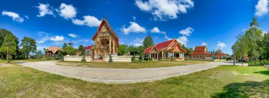 Phuket, Tayland 'da Wat Choeng Thale' in inanılmaz manzarası. Panoramik görünüm.
