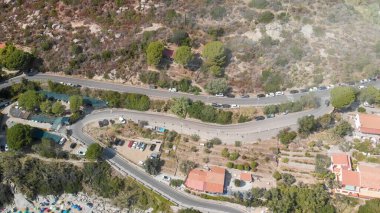 Cavoli Sahili 'ne giden güzel bir yol, İtalya' nın Elba Adası 'nın havadan manzarası.