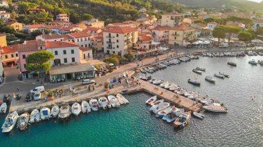 Marina Di Campo, Elba Adası. İtalya 'nın güzel hava manzarası.