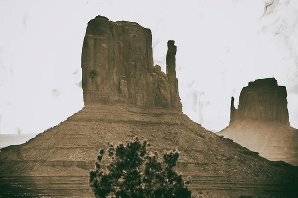 Monument Valley Buttes Silhuetter Vid Solnedgången Bakgrundsbelyst Utsikt — Stockfoto