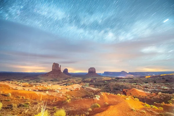 Monument Valley Night Long Exposure Moving Clouds — Stock Photo, Image