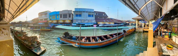 Bangkok Thailand December 2019 Toeristen Bezoeken Beroemde Amphawa Floating Market — Stockfoto