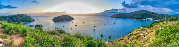 Verbazingwekkend Uitzicht Vanuit Lucht Kustlijn Van Phuket Vanaf Windmill Viewpoint — Stockfoto