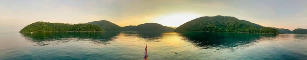 Geweldige Zonsondergang Surin Islands National Park Panoramisch Uitzicht — Stockfoto