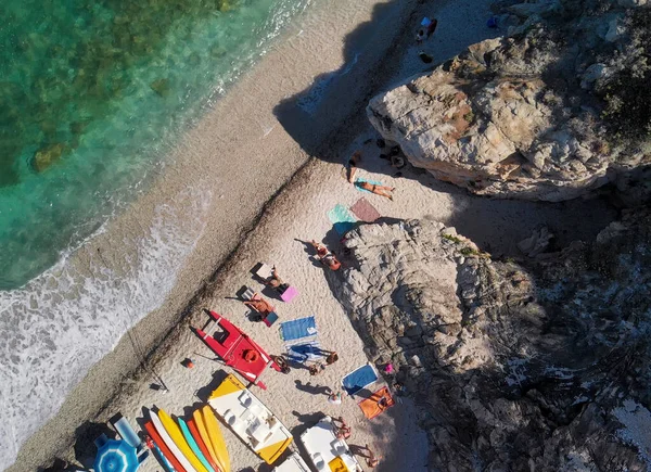 Όμορφη Εναέρια Άποψη Της Παραλίας Ομπρέλες Κατά Θερινή Περίοδο — Φωτογραφία Αρχείου