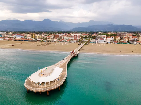 Prachtig Uitzicht Vanuit Lucht Pier Van Lido Camaiore Een Bewolkte — Stockfoto