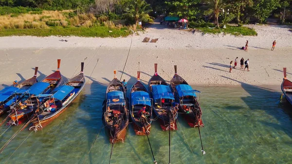 Luftaufnahme Von Long Tail Boats Einem Schönen Aktuellen Strand Thailand — Stockfoto