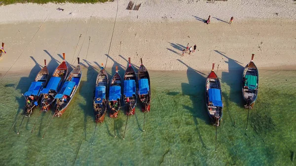 Luftaufnahme Von Long Tail Boats Einem Schönen Aktuellen Strand Thailand — Stockfoto