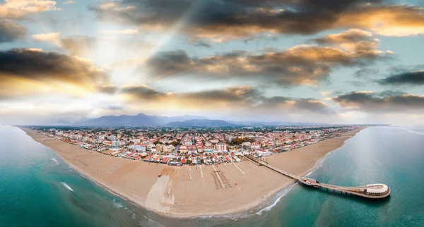 Lido Camaiore Sahil Şeridi Toskana Yaz Günbatımında Inanılmaz Hava Manzarası — Stok fotoğraf