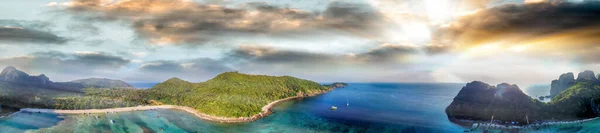 Phi Phi Islands Beach Loh Lana Bay Vista Panorâmica Aérea — Fotografia de Stock