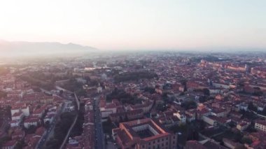 Ünlü Toskana kasabası Pisa 'nın inanılmaz hava manzarası