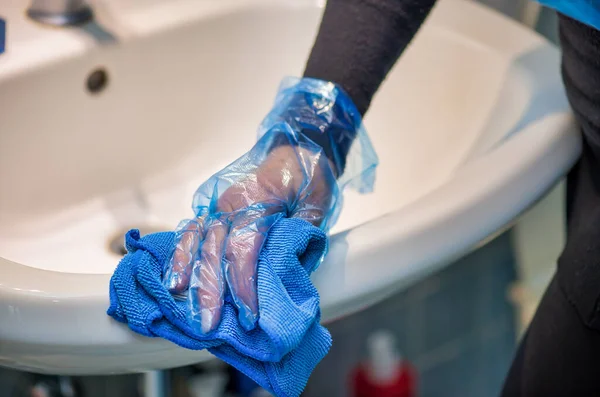 Woman Hand Glove Cleaning Bathroom Disinfecting Room — Foto de Stock