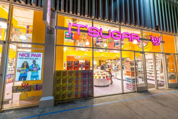 SAN FRANCISCO, CA - 7 AĞUSTOS 2017: Ünlü Balıkçının Rıhtımı 'ndaki Şekerci Dükkânı.