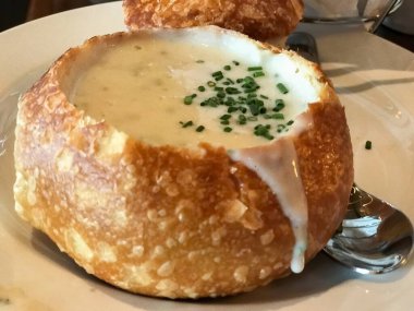 45. İskelede çorba kasesi klasik San Francisco yemeği..