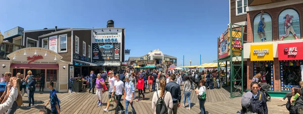 San Francisco Sierpień 2017 Panoramiczny Widok Molo Turystami Piękny Letni — Zdjęcie stockowe