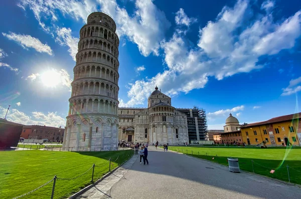 Pisa Itálie February 2020 Pole Zázraků Turisty Slunečného Zimního Odpoledne — Stock fotografie