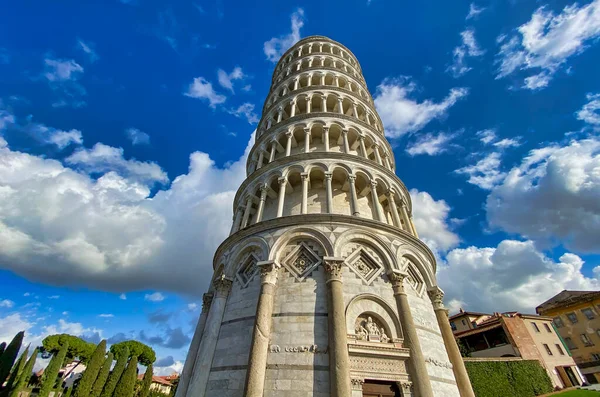 Pisa Kulesi Mucizeler Alanında Mavi Gökyüzü Bulutlarla — Stok fotoğraf