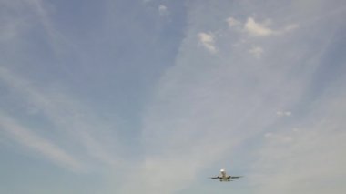 Havaalanında, ticari uçak uçak iniş, uçak iniş uçak havaalanında geldi, Varşova Chopin Havaalanı, arazi için ticari Airbus geliyor