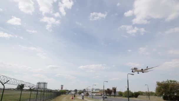 Plane landing at the airport, Commercial Airliner Plane Landing, The plane arrived at the airport, Commercial Airbus comes in to land at, Warsaw Chopin Airport — Stock Video