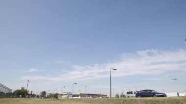 Havaalanında, ticari uçak uçak iniş, uçak iniş uçak havaalanında geldi, Varşova Chopin Havaalanı, arazi için ticari Airbus geliyor