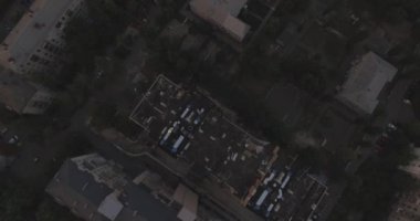 Hava anket. Kiev-Darnitsk bölgesi. Cityscape, eski mimari. Evler kez SSCB. Gün batımında kuş uçuş yüksekliği şehirden. büyük bir metropolde eski evleri.