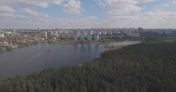 Luchtfoto enquête: Kiev-Akademgorodok. skyline vanuit de lucht. — Stockvideo