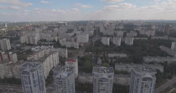 Flygfotografering: Kiev-Akademgorodok. stadsbilden från luften. — Stockvideo