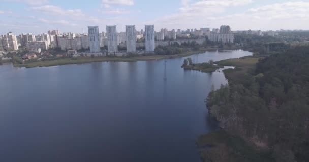 Levé aérien : Kiev-Akademgorodok. paysage urbain de l'air . — Video