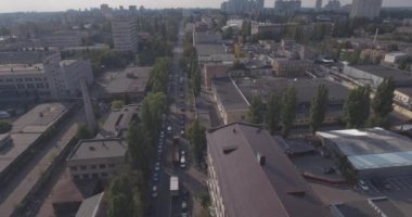 Hava anket. Metropolis Kiev-alan shlyavka. Kuş Uçuş yüksekliği yaz şehirden. kentsel peyzaj eski stand sonraki modern yüksek katlı binalar için ev sahipliği yapmaktadır. güneşli bir gün, mavi gökyüzü ile.