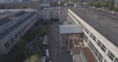 Hava anket. terk edilmiş fabrikaları Kiev. Terk edilmiş fabrikası, Ukrayna'da basın. Şehir Kiev 09 in. Eylül 2017. harap bitki teslim. terk edilmiş sanayi bölgesi kuş uçuş. 