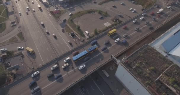 Aerial survey. road junction from height. a traffic jam in the city of Kiev-Shuliav bridge. cityscape at sunrise. many cars stretch to the road. a metropolis at dawn, a summer sunny morning. — Stock Video