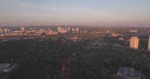 Aerial of the city of Kiev 27. September 2017. darnitskiy rayan on the left bank. city landscape at the dawn.  Residential buildings of old architecture mixed with new architecture. metropolis. — Stock Video
